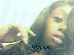 MiaCums