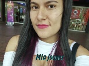 Mia_joones